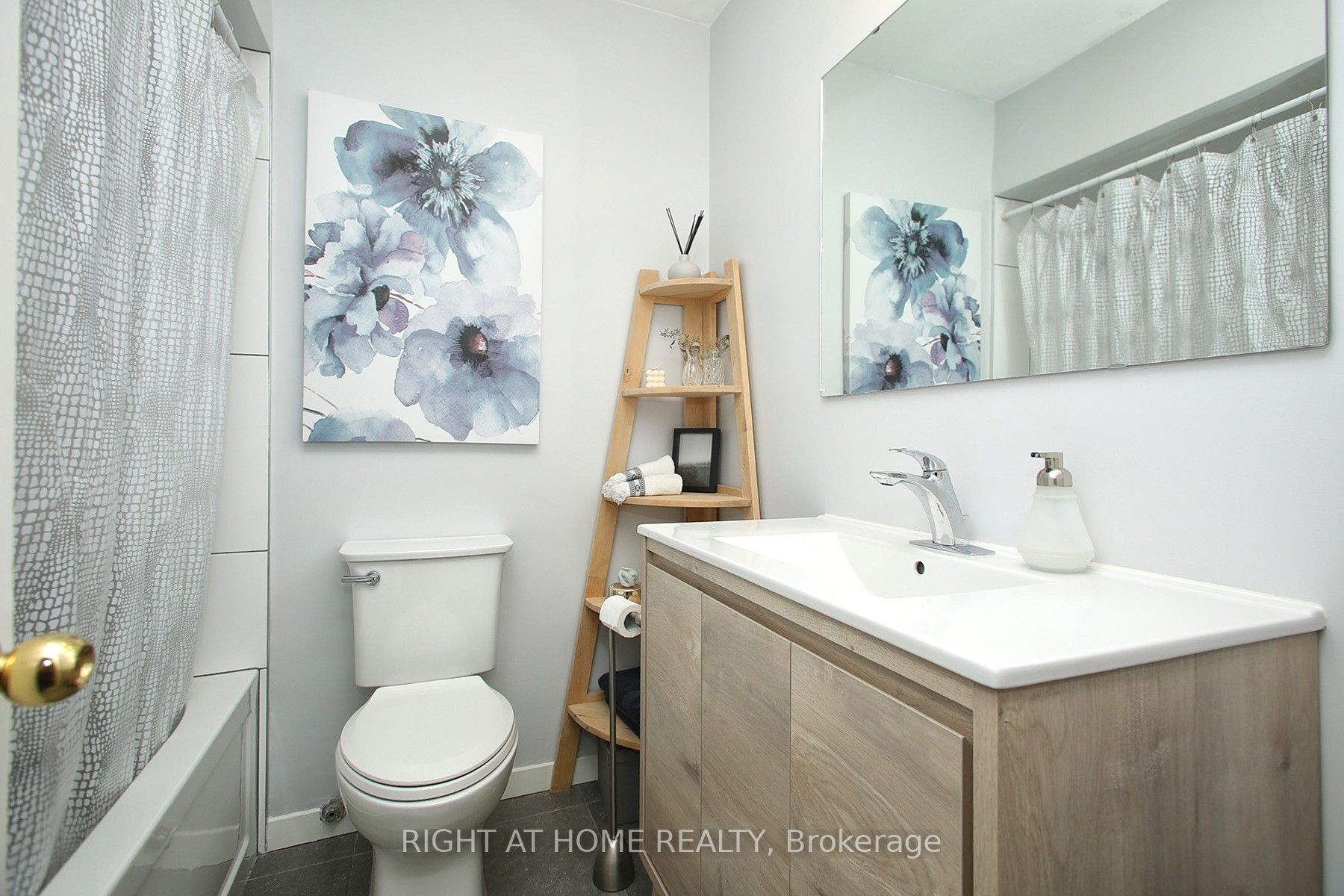 339 E Sheppard Ave 2