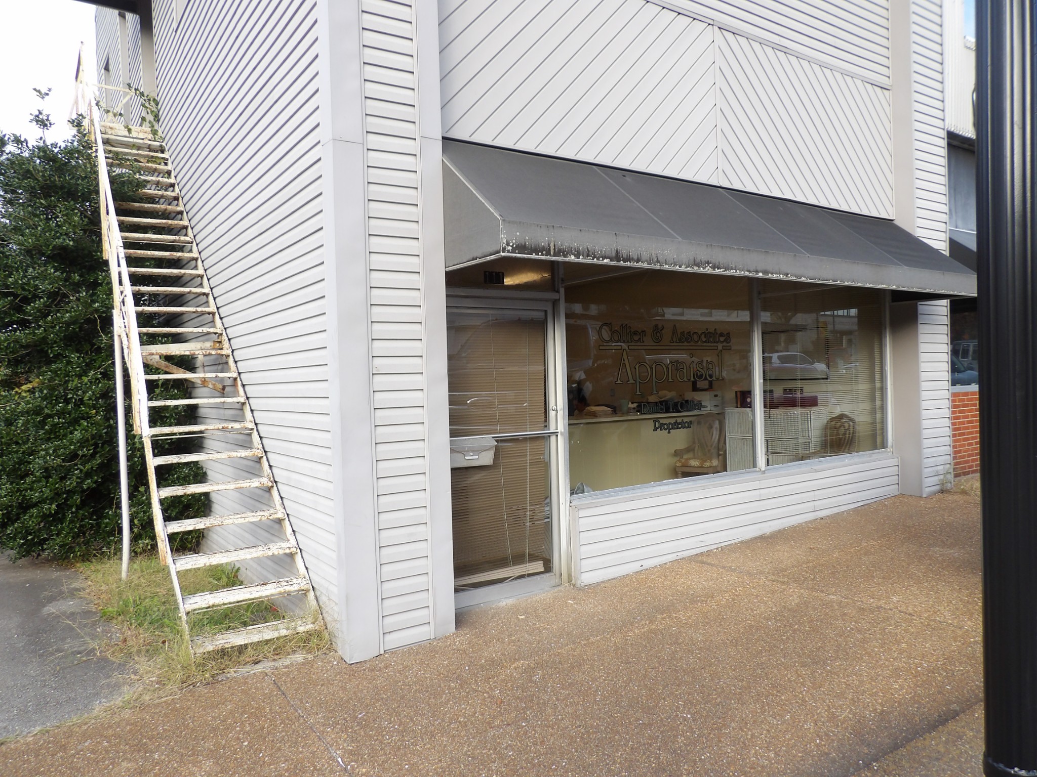 111 W Main St