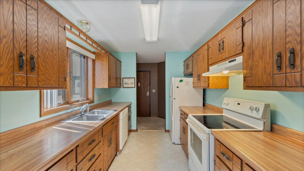 245 Park Avenue S 206