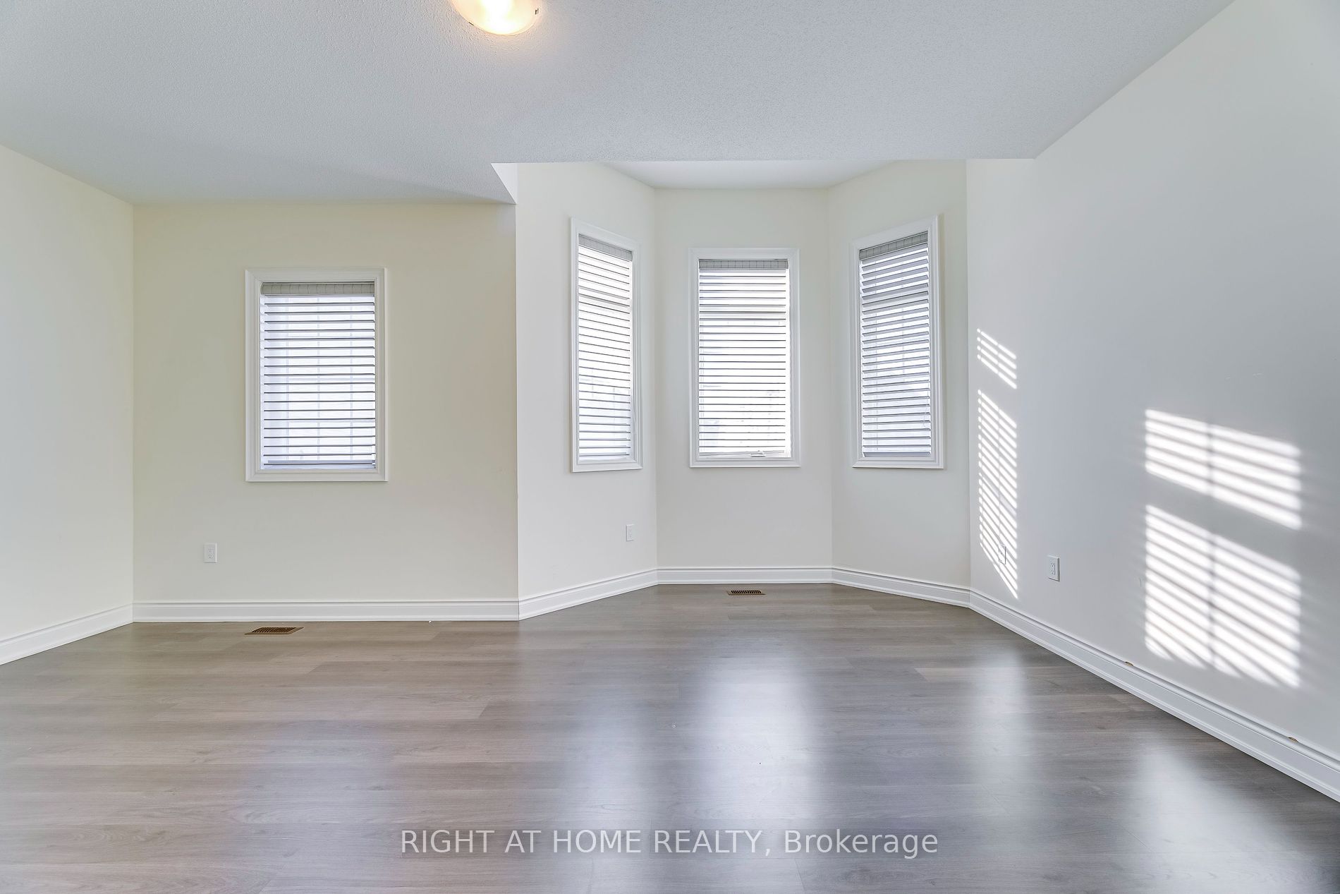 1551 Doran Cres