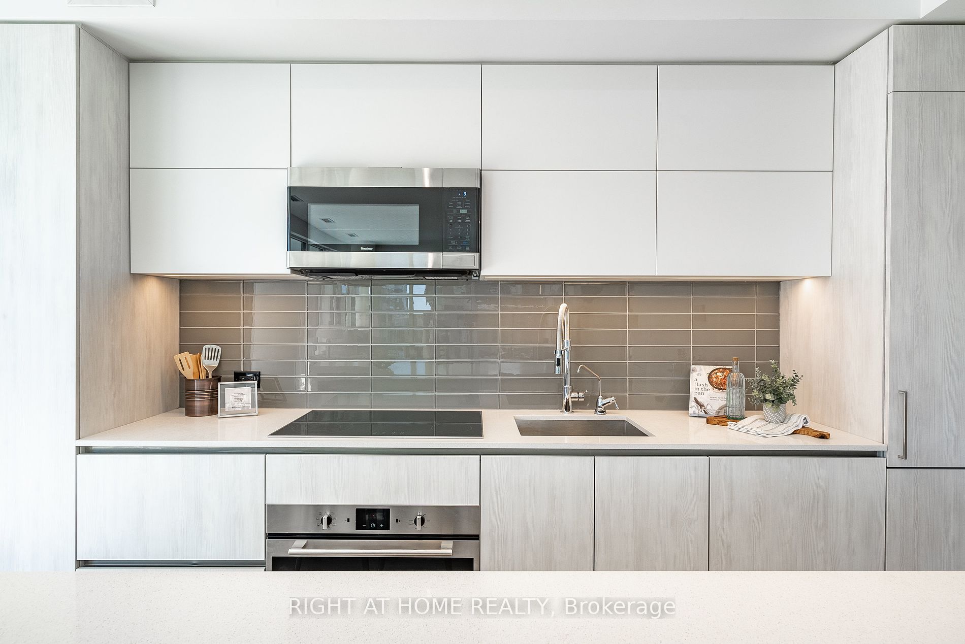 21 E Park St 802