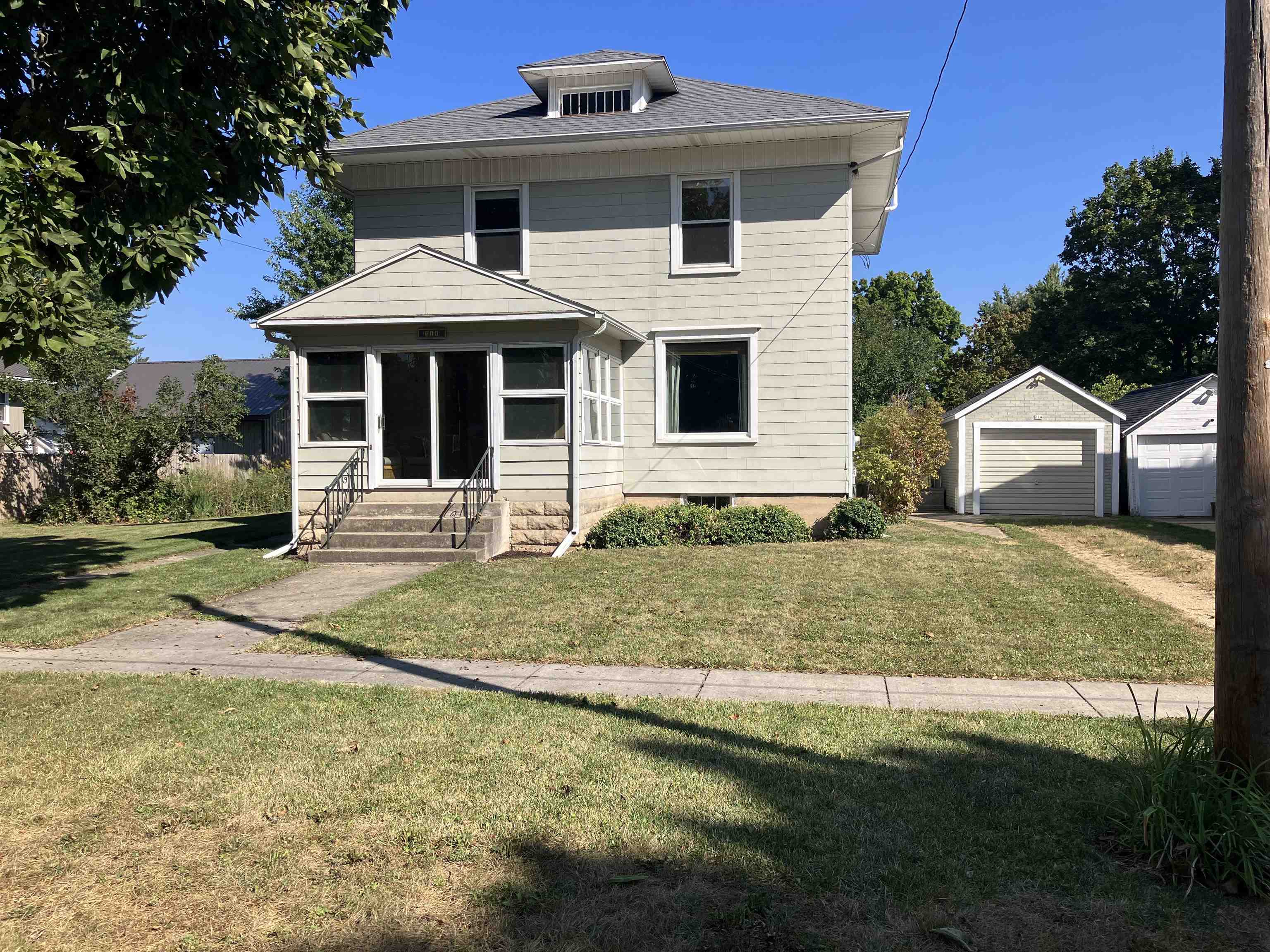 214 W Zimmerman Street