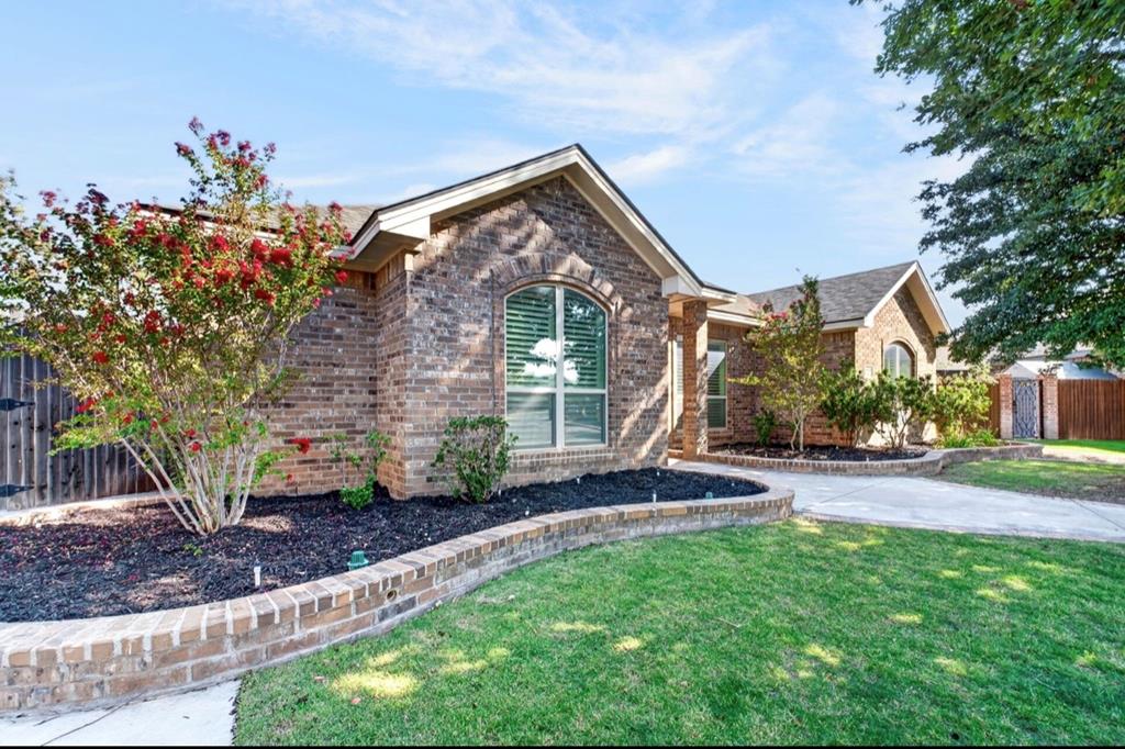 SPACIOUS 4 BED 3 BATH HOME FEATURING AN OPEN CONCEPT FLOOR PLAN WITH A LARGE LIVING AREA, FIREPLACE, AND NATURAL LIGHT. KITCHEN OFFERS GRANITE COUNTERTOPS, STAINLESS STEEL APPLIANCES, WHITE CABINETRY, DESIGNER BACKSPLASH AND DINING AREA. PRIMARY SUITE INCLUDES DUAL VANITIES, SOAKING TUB, SEPARATE WALK-IN SHOWER, AND A SPACIOUS WALK-IN CLOSET. GENEROUS SECONDARY BEDROOMS WITH AMPLE CLOSET SPACE. COVERED BACK PATIO AND MATURE LANDSCAPING. EXTRAS INCLUDE TANKLESS WATER HEATER, R/O UNIT, DOUBLE OVENS, SINK IN LAUNDRY ROOM, EPOXY PAINTED GARAGE FLOOR, AND FEATURE WALL IN DINING AREA.
