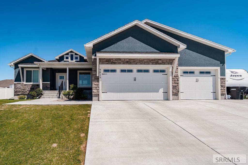 4839 Luxor Drive