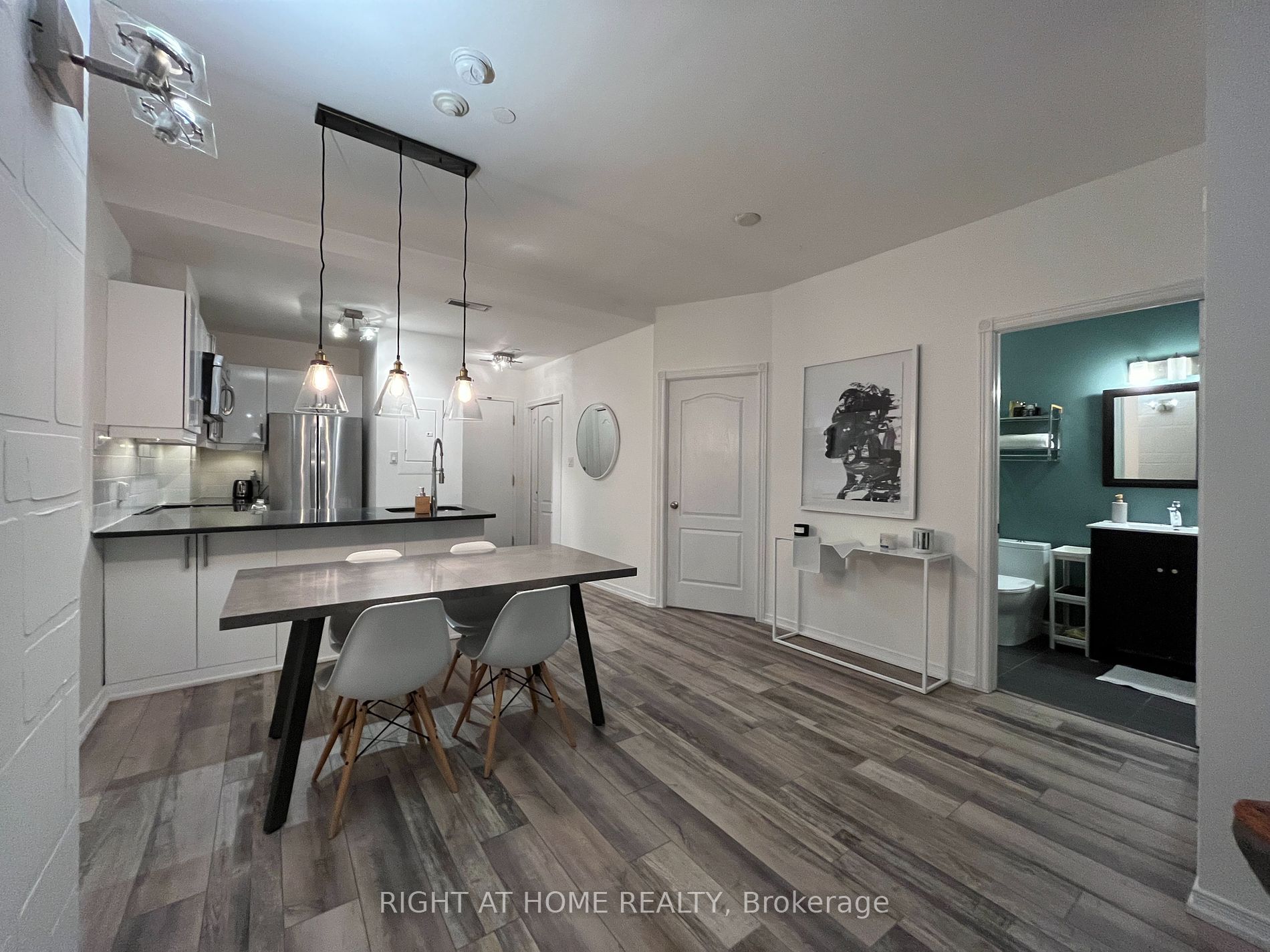 393 King St 1106