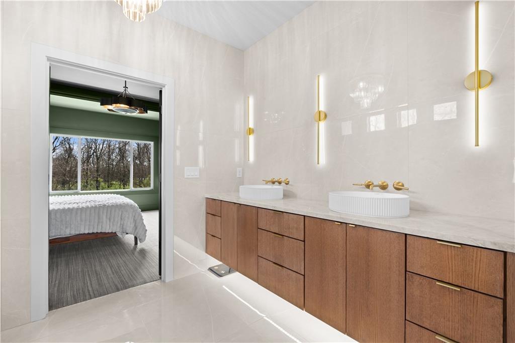 4 Broken Arrow Court