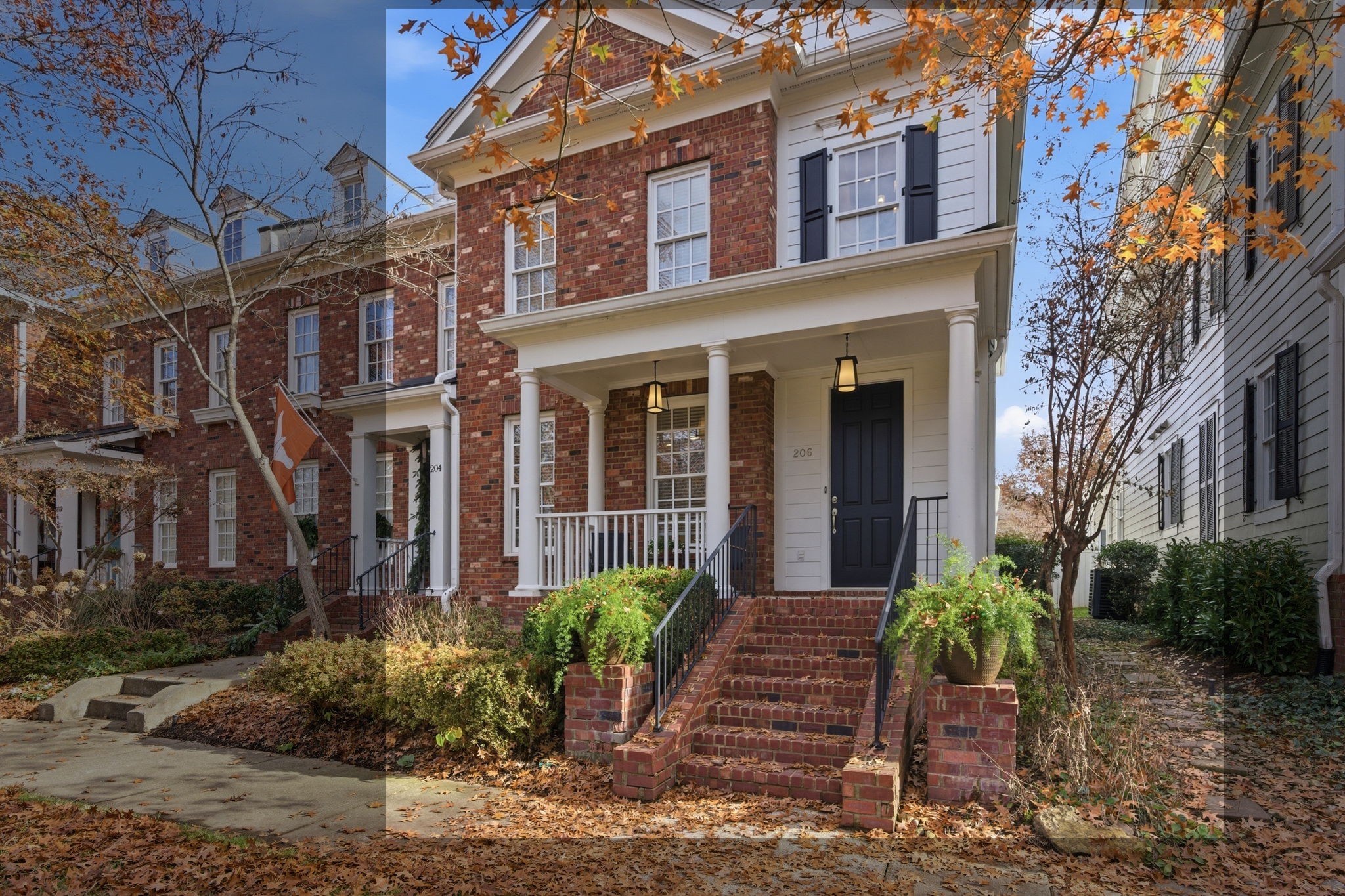 206 Pearl St — sold