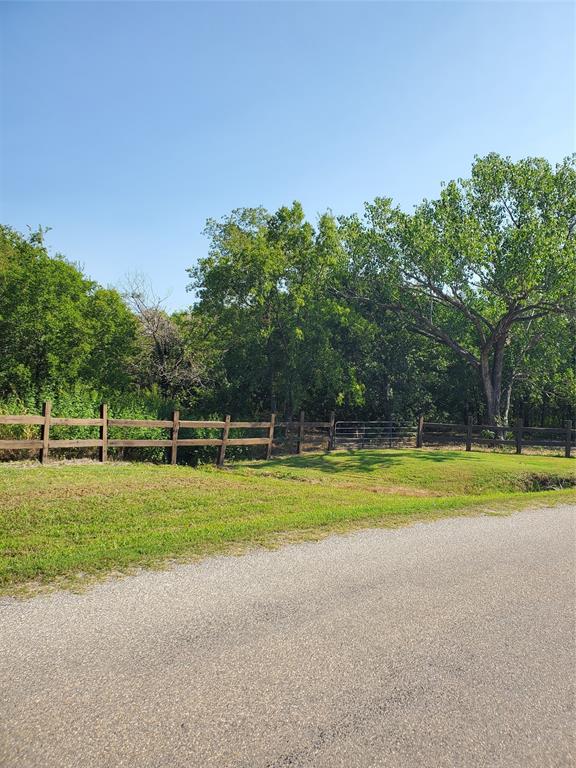 Nice secluded acrege, crops to the west and south, cattle ranch on the east, luxury home to the north.  Has water well and an wired electric pole to the property.  Perfect for development. New luxury home development immediately north of the property, which has city water and sewer lines with ample capcity, which could be accessed upon approval of city government.