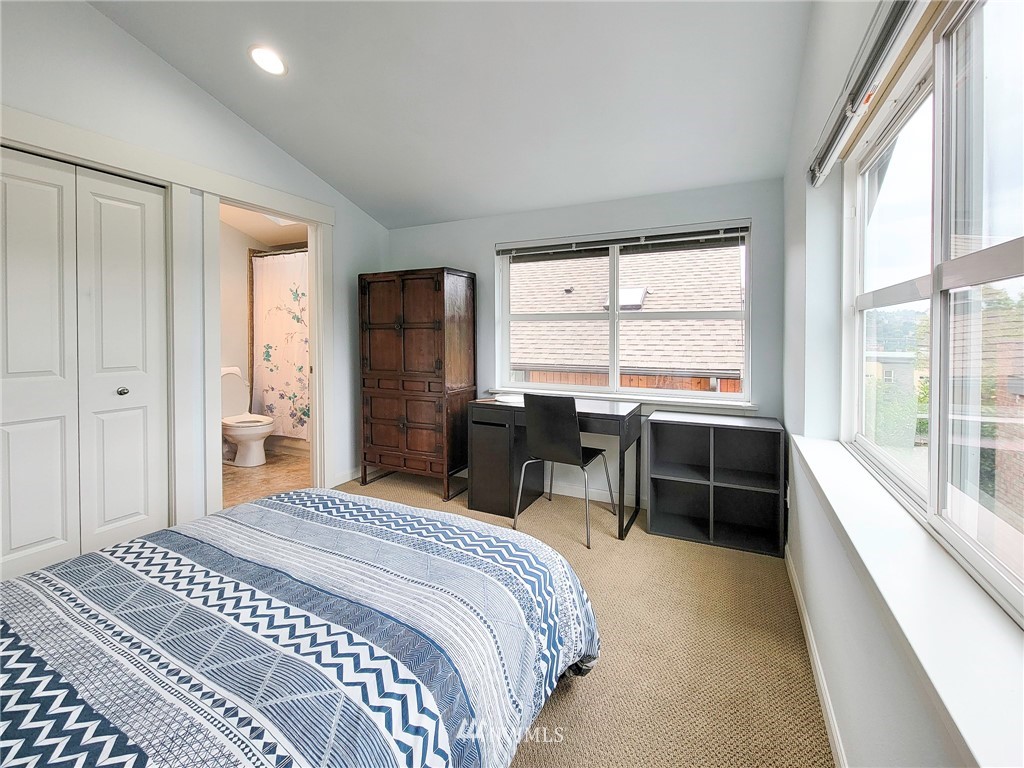 1209 Aurora Avenue N