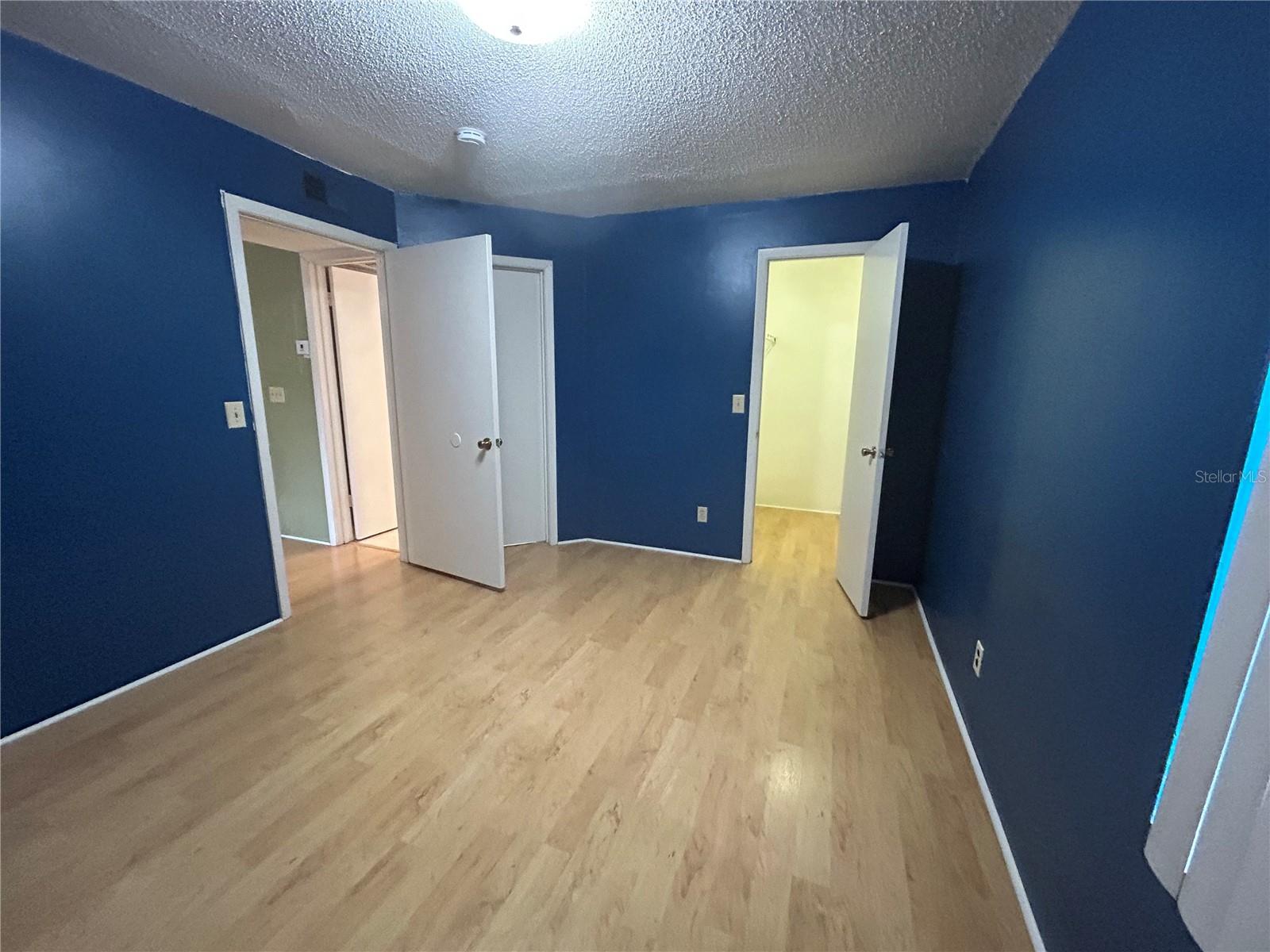 380 Lakepointe Drive 202