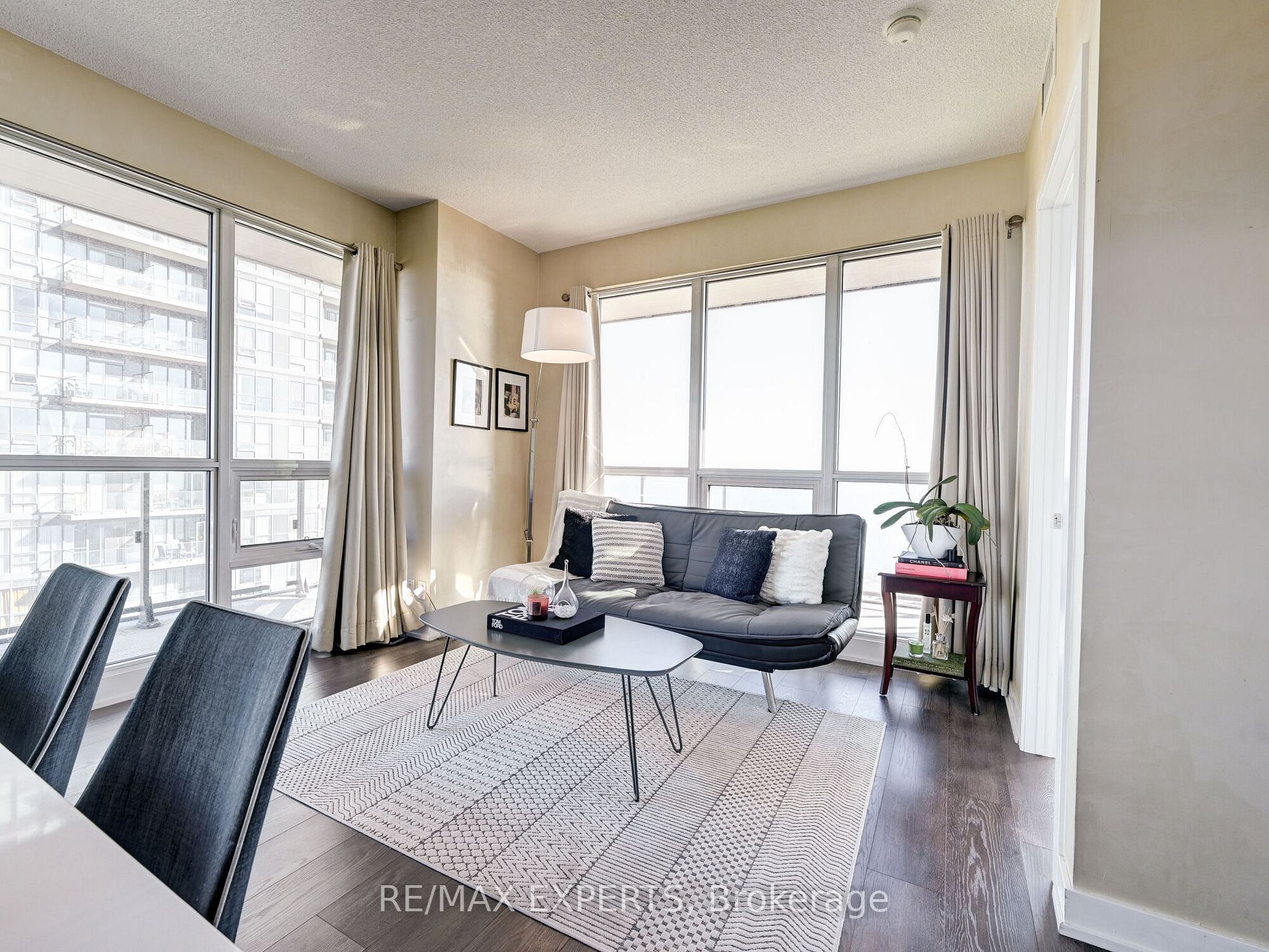 2212 W Lake Shore Blvd 4001