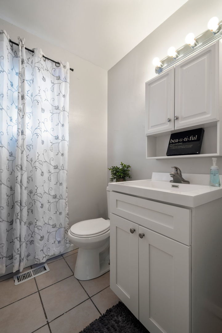 2102 W 73rd Street