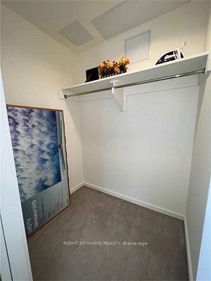 180 University Ave 4102