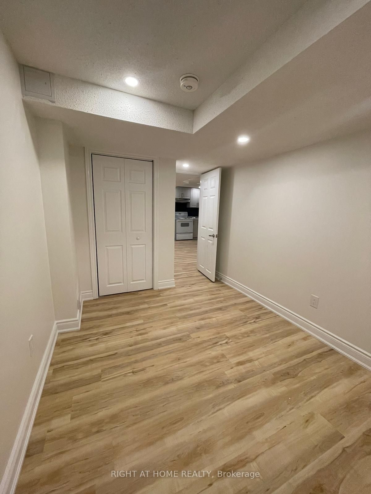 9 Mediterra Dr (Bsmnt)