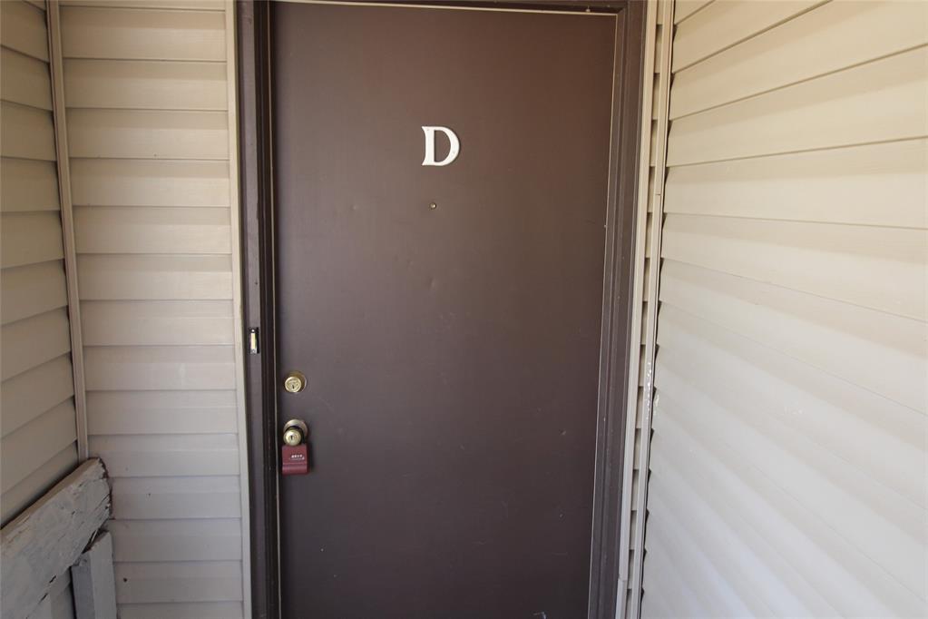 Rare opportunity to own a well maintained 4 plex which is 100% occupied.  Each unit has 2 bedrooms, 1 bath, fireplace, central heat and air, all kitchen appliances, and  a large utility room.  This is a 2 story building on a large lot.  OU is approx 2.5 miles away.  Listing broker is the owner of the LLC that owns this home with real estate license #071687.  Many more buildings available...see MLS.  Owner has owned these for a long time and has updated the kitchens and bathrooms with ceramic tile.  Rents are below market so there is room for increasing the rents.  Owner will consider owner financing with 20% down at 6% with a 30 year AM and a 7 year balloon.
Financials and rent roll attached in MLS.
Do not disturb tenants.  Will only be shown to serious buyers.
