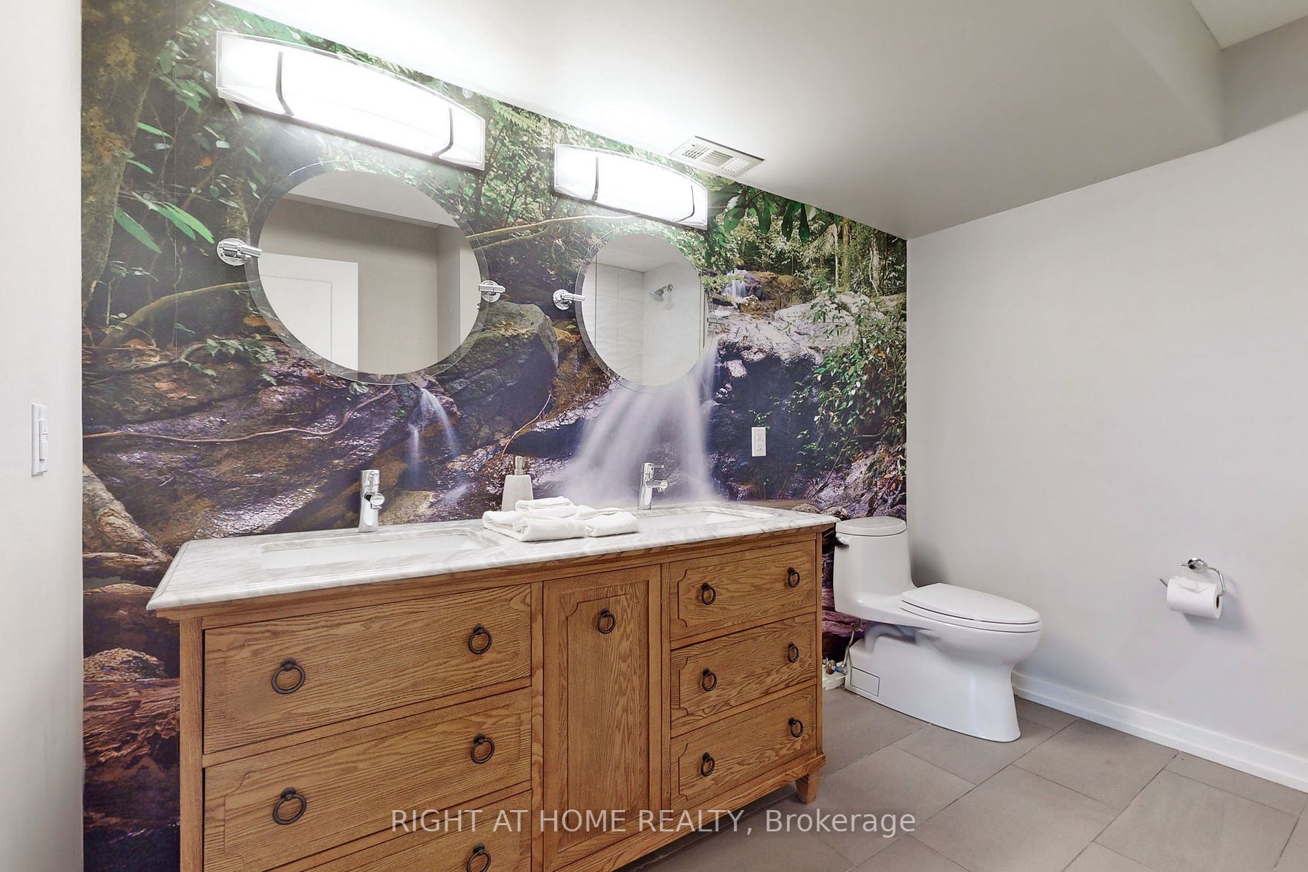 868 Danforth Pl