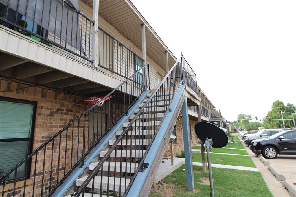 Move in Special!  One month free on a 13 month lease.!A remodeled 2 Bedroom, 1 Bathroom with approx. 850 Sq. Ft. 1 Bedroom and Bathroom are located downstairs while the 2nd bedroom is located upstairs in a loft style setting.Listing broker is an owner of this property with real estate with license #071687Features include central heat and air, ceiling fans, walk-in closets, range, refrigerator, dishwasher, garbage disposal, washer and dryer.Tenant pays Electric, Gas, and Water.***Accepts Norman Housing***Pets Welcome (2 PET LIMIT):1 Pet - $300 Deposit + $25/mo Pet Rent2 Pet - $400 Deposit + $40/mo Pet Rent