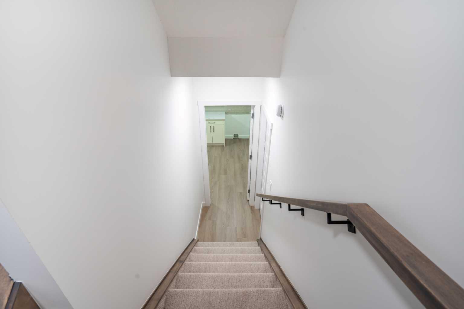 212 Lakewood Crescent