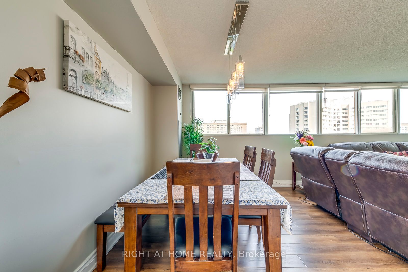 3700 Kaneff Cres 1412