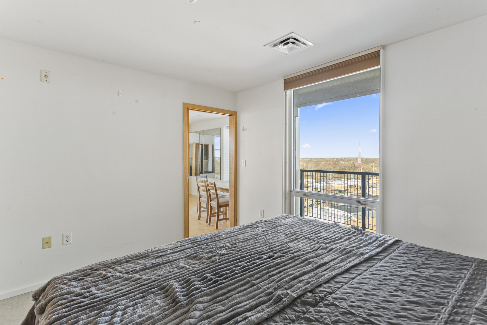 301 N Neil Street 904