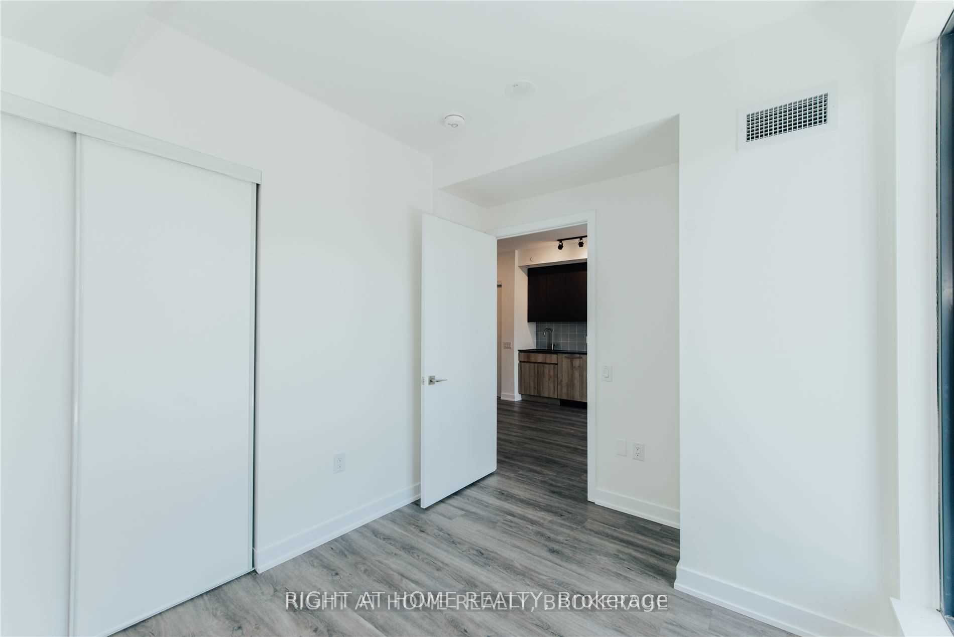 430 Roncesvalles Ave 406