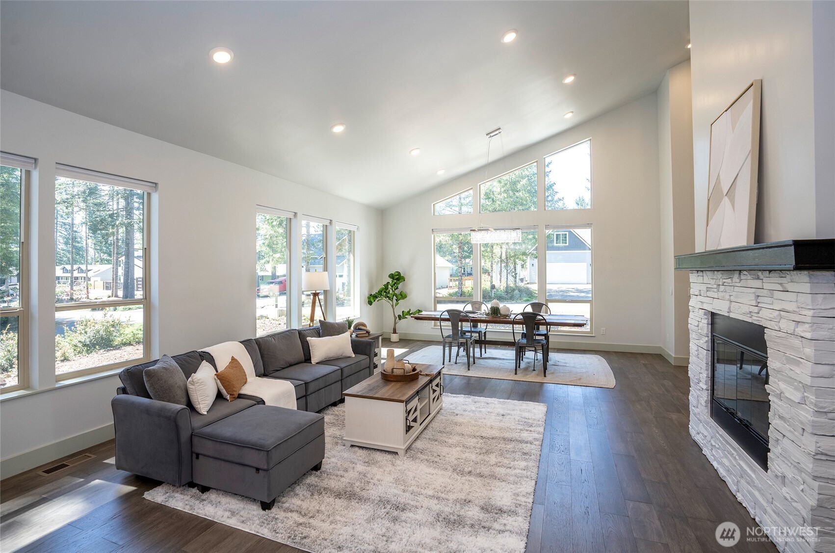 240 E Susan Lane