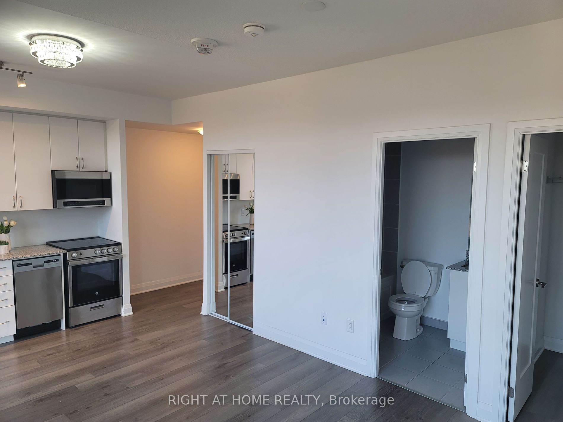 3220 E Sheppart Ave 320