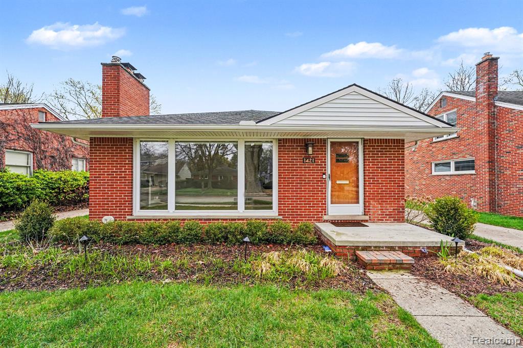 1421 Lloyd Avenue