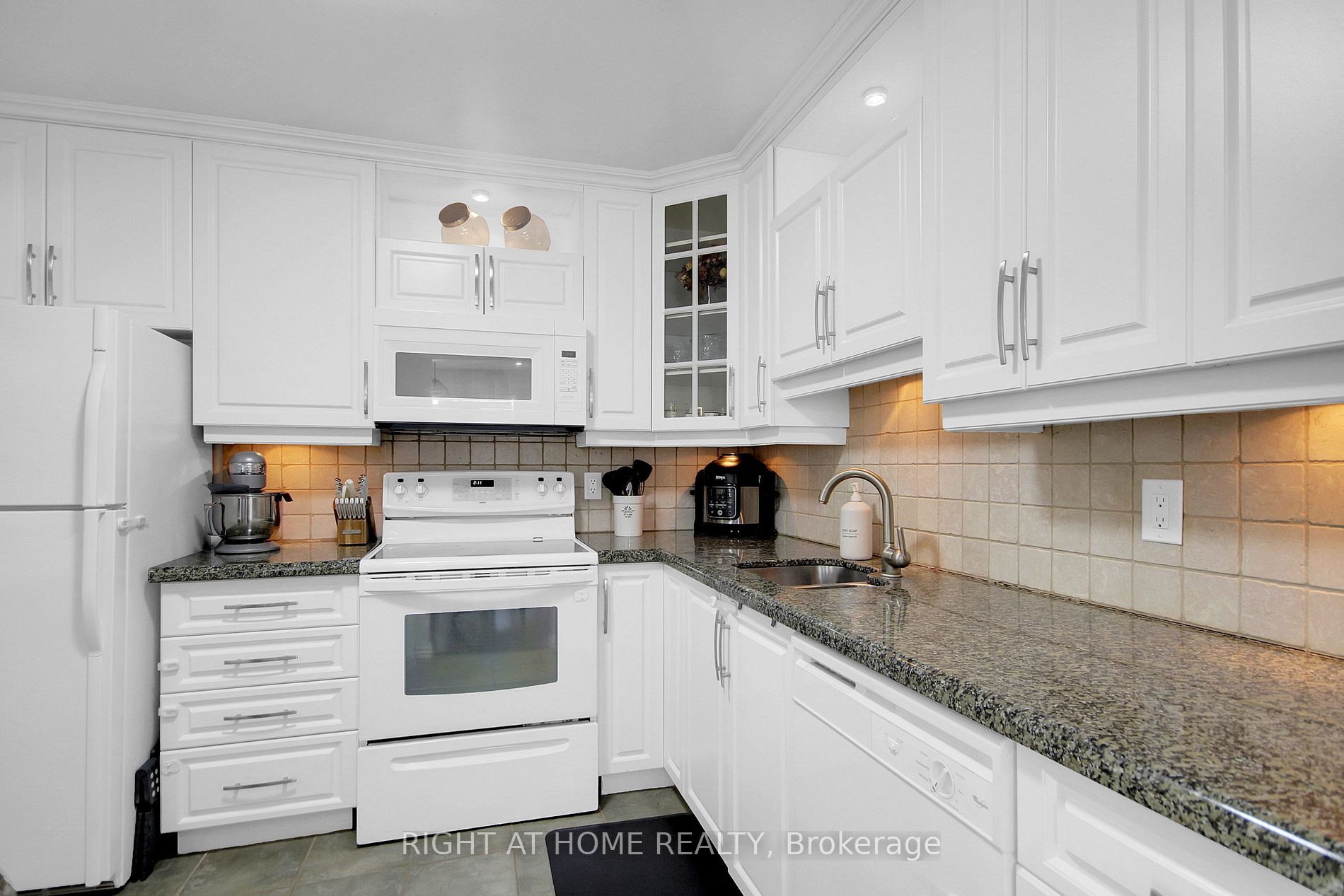 2126 Canberra Pl