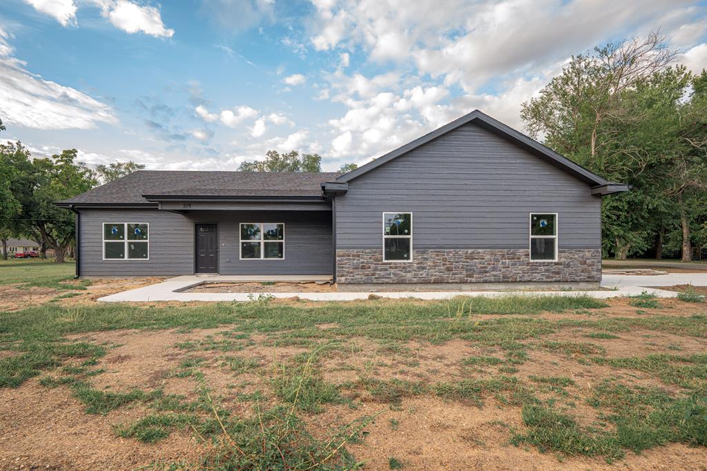 319 E 4th Street. Solomon, Kansas • SalinaHomes