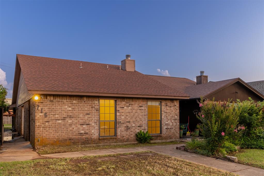 Brand New Roof! Great opportunity to own half of a duplex in Edmond, Oklahoma! This 2 bedroom, 2 bath house is ideally situated in south Edmond. Easy access to all of the major streets, highways and plenty of amenities to boot. This is a great investment property or owner occupy. Property is being sold AS IS WHERE IS.