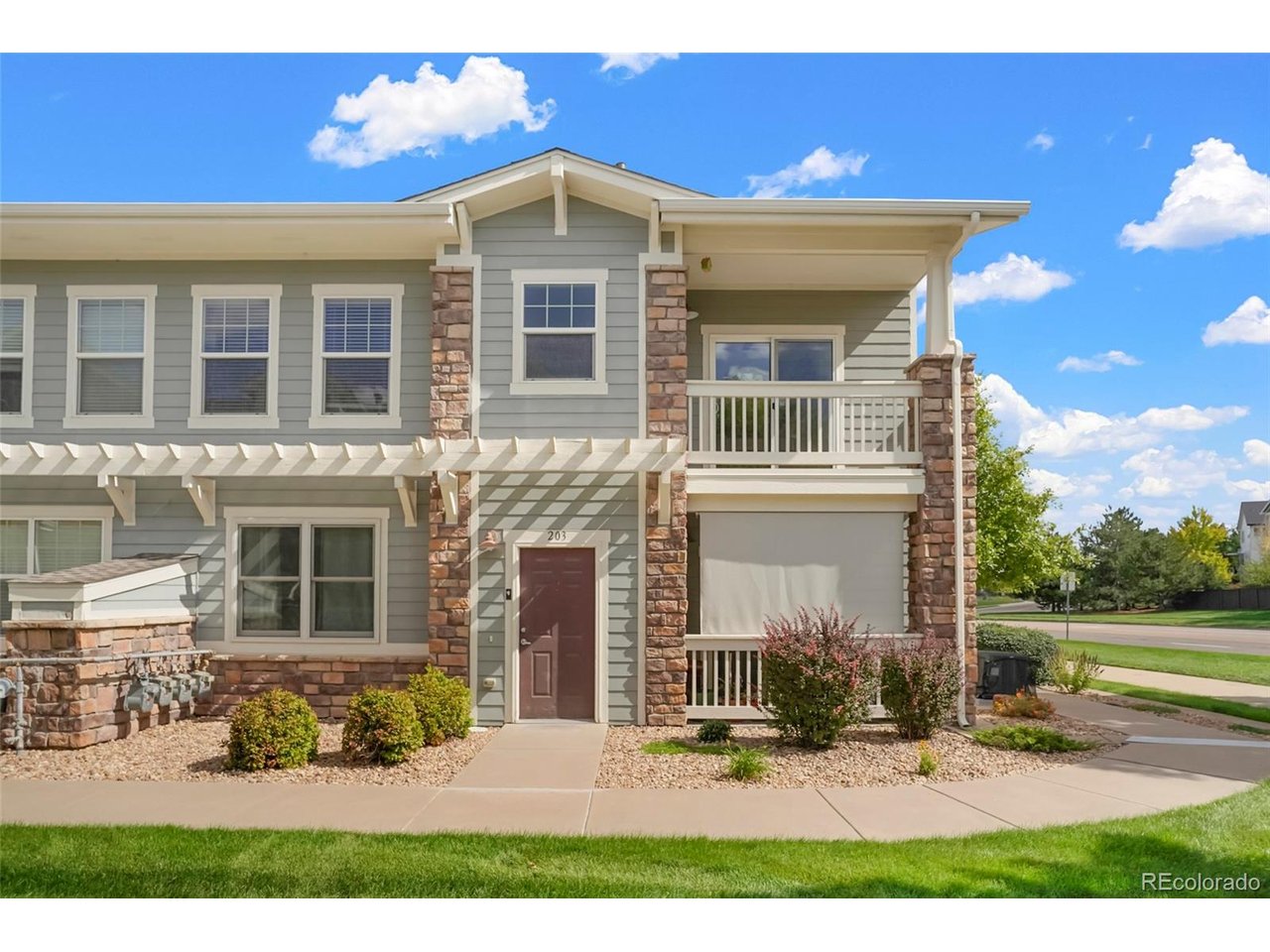 Charming Second Floor Unit in desirable Highlands at Stonegate North! 2 sizable bedrooms, 2 bathrooms, balcony with additional storage. Exterior entry access, interior unit stairs to main living area. Great room features a gas fireplace, ceiling fan, lots of natural light, end unit. Kitchen boasts gorgeous counters, a large island with breakfast bar, kitchen window. All kitchen appliances included. Formal dining room off kitchen area. Primary Bedroom is massive with a huge walk-in closet and a ensuite bathroom with a large soaking tub. 2nd bedroom has dual closets, plenty of space for furniture. Great unit! Comes with 2 car detached garage.