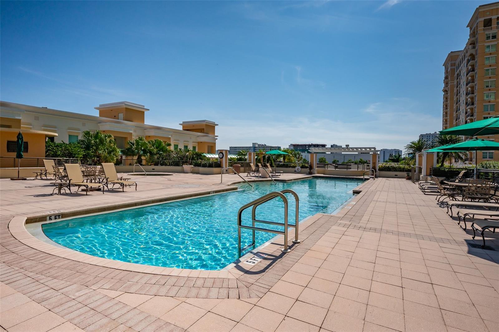 800 N Tamiami Trail 815