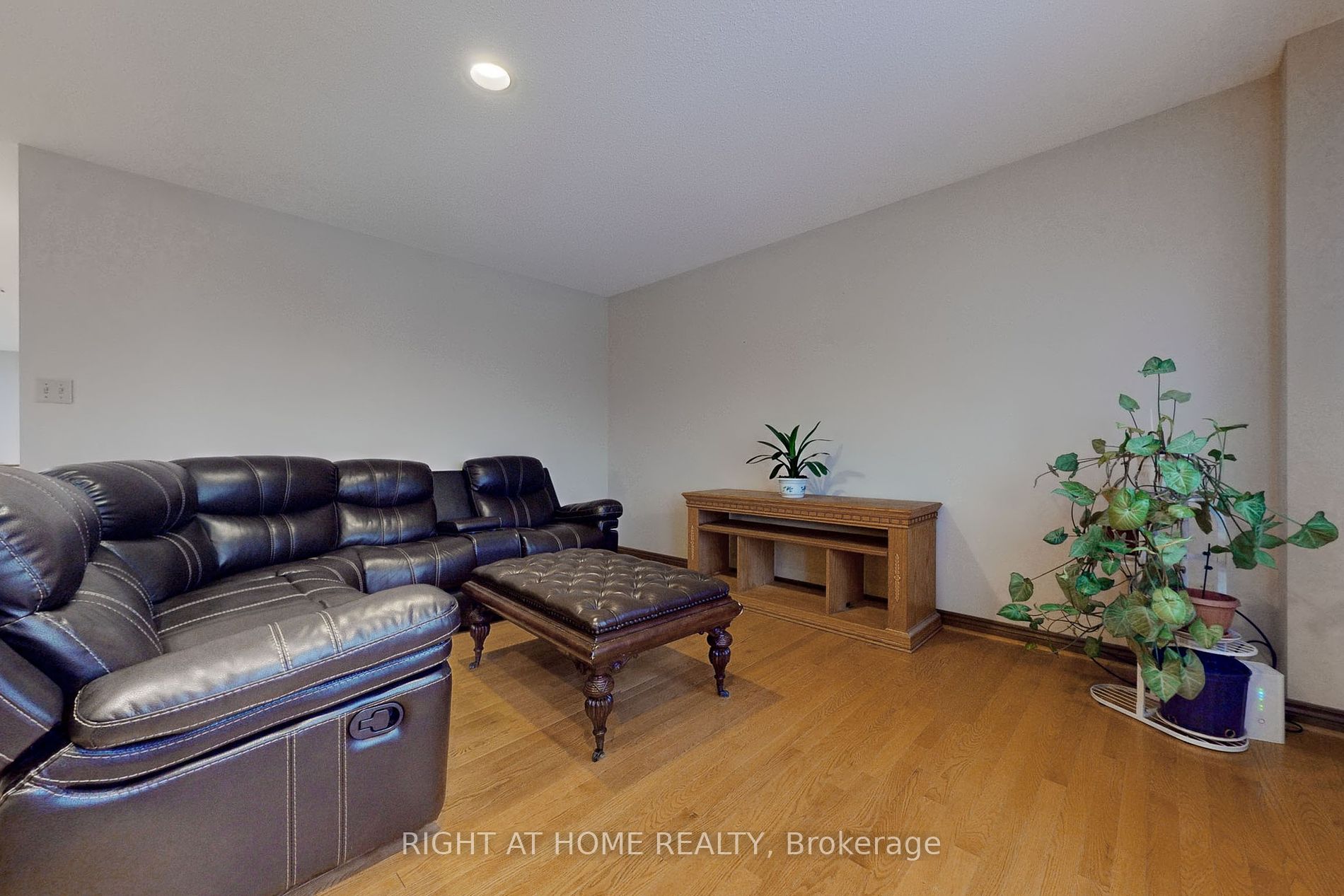 36 W Montana Ave
