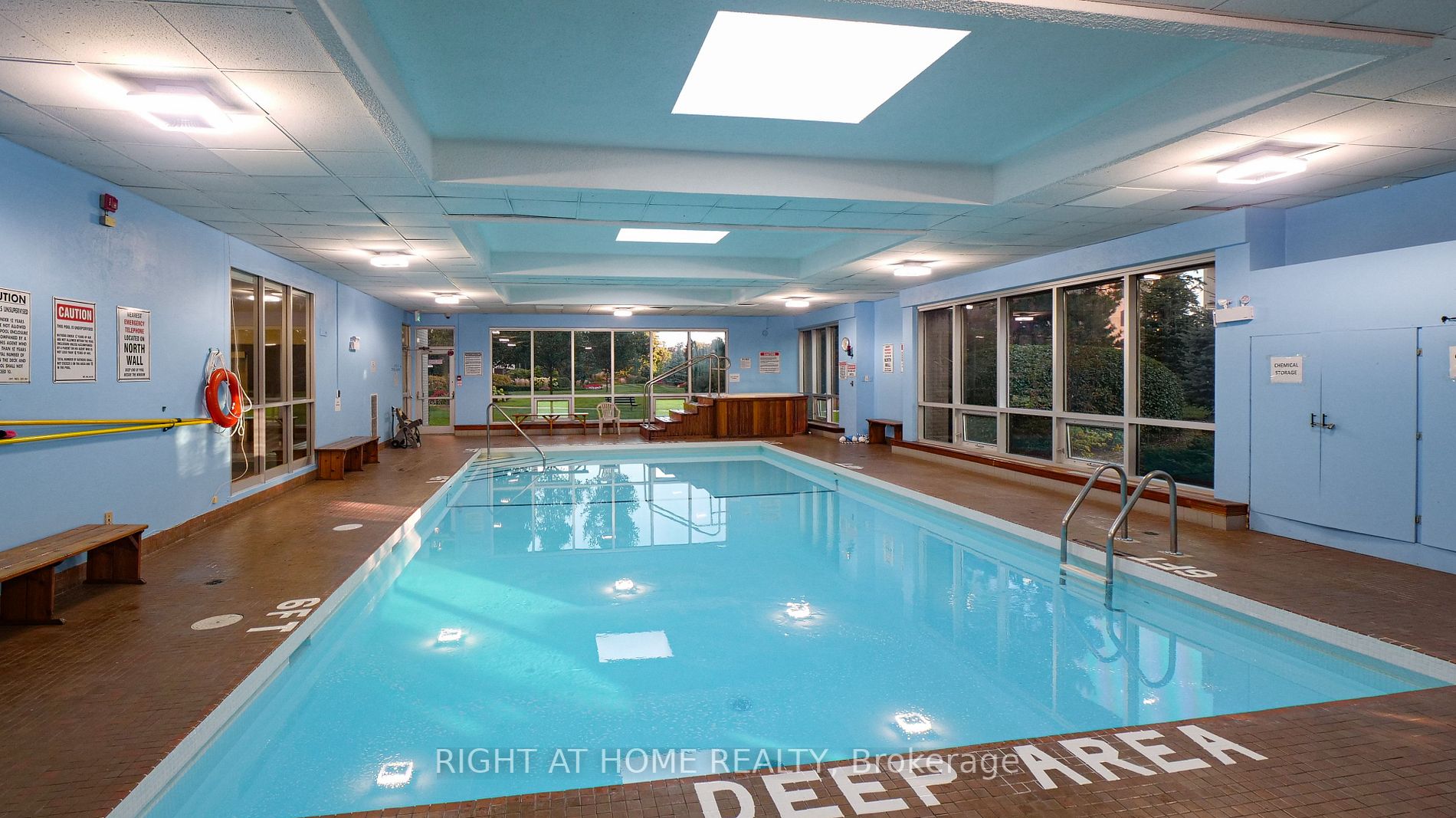 812 Burnhamthorpe Rd 705