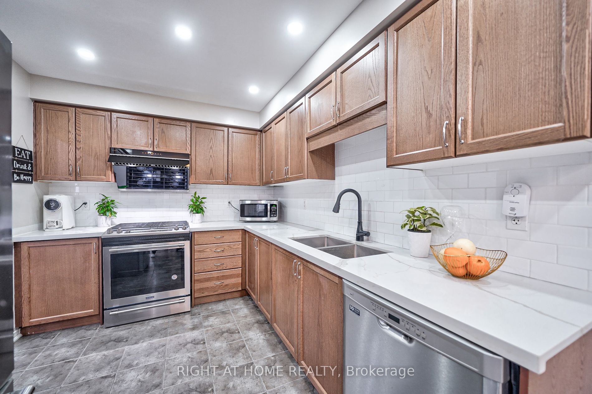 398 Messure Cres