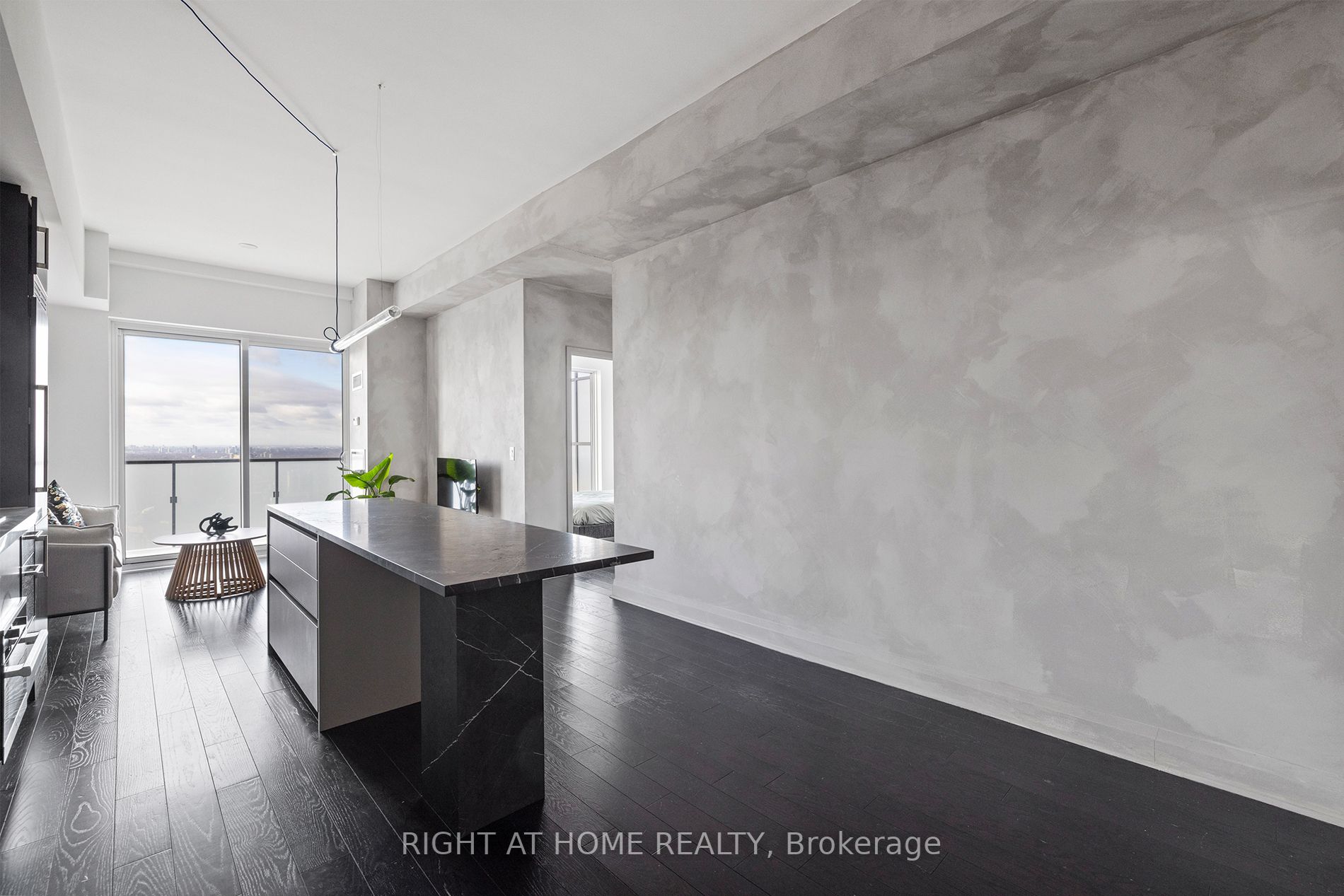 1080 Bay St 5203