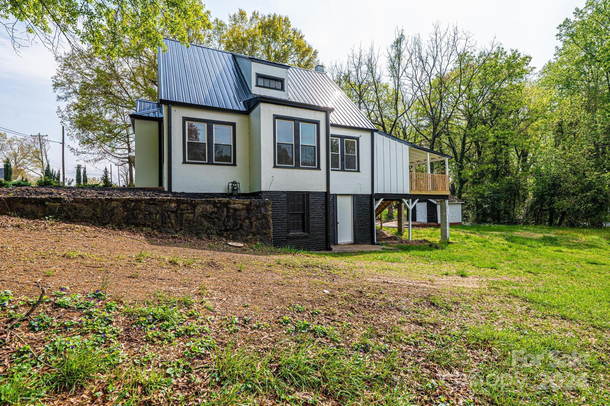 332 2nd Street Place SE