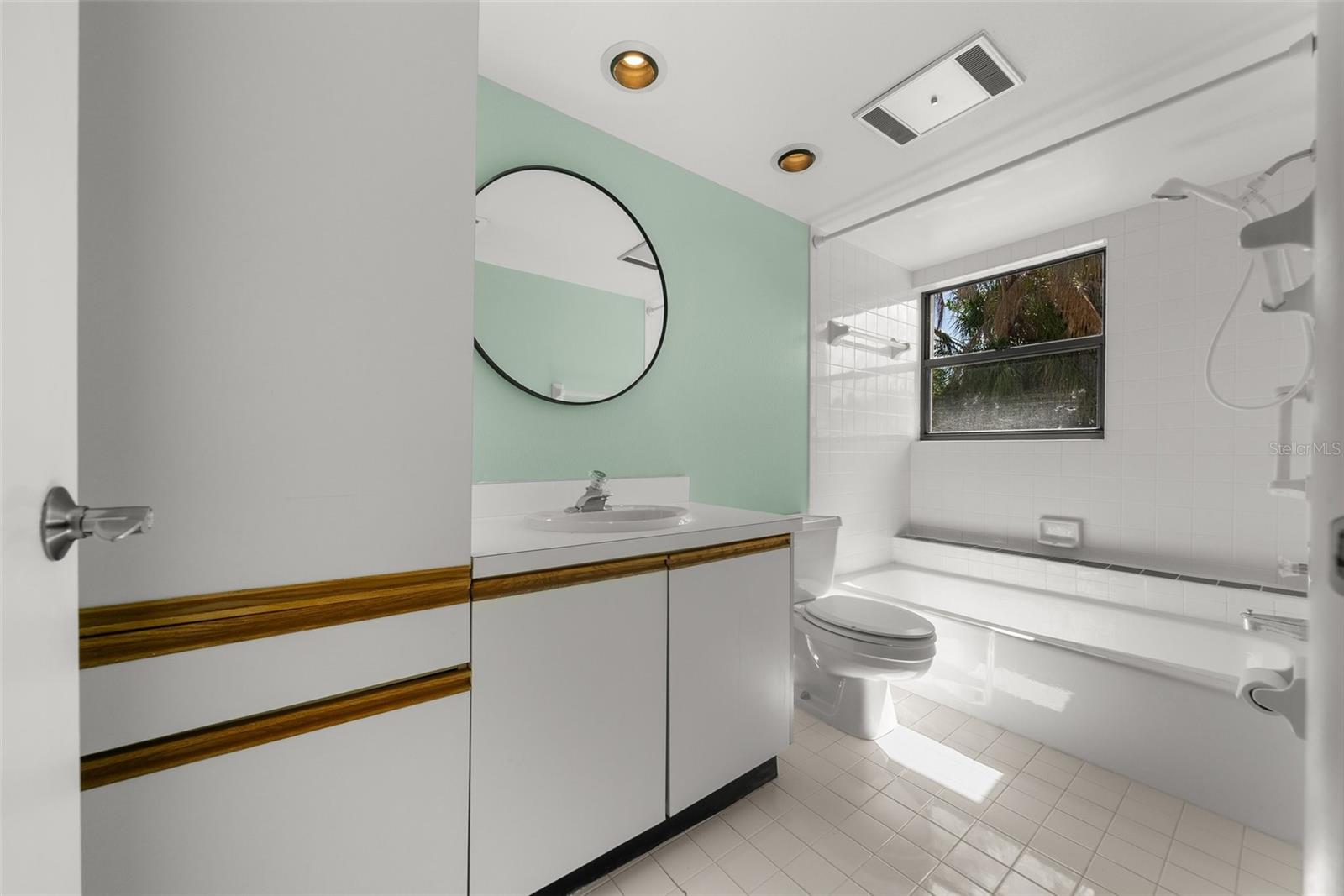 6061 Fairway Lane 1411