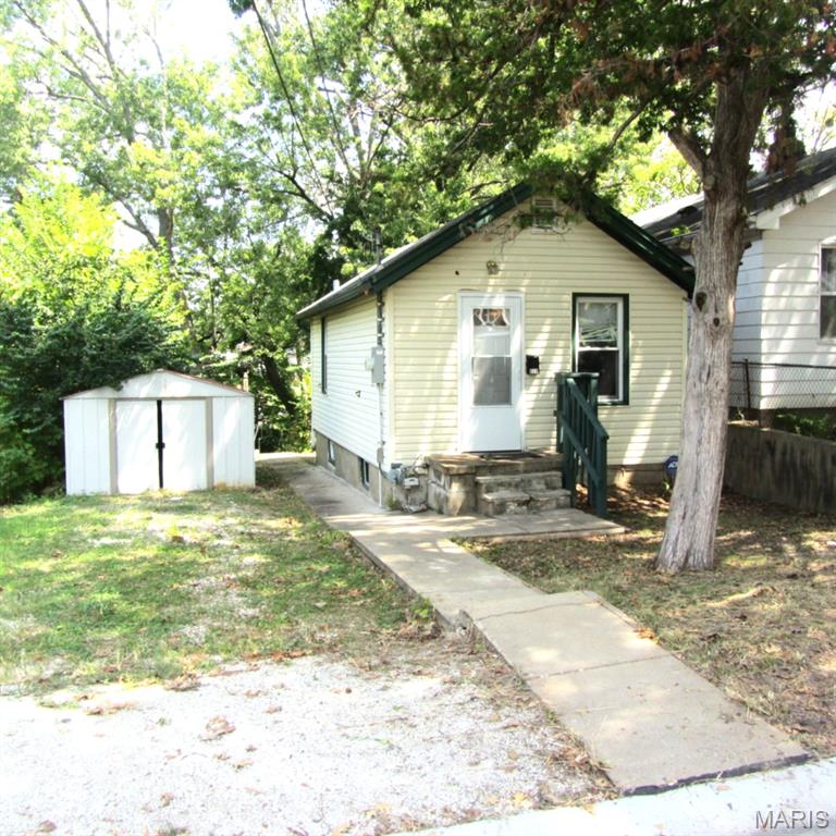 629 De Merville Avenue