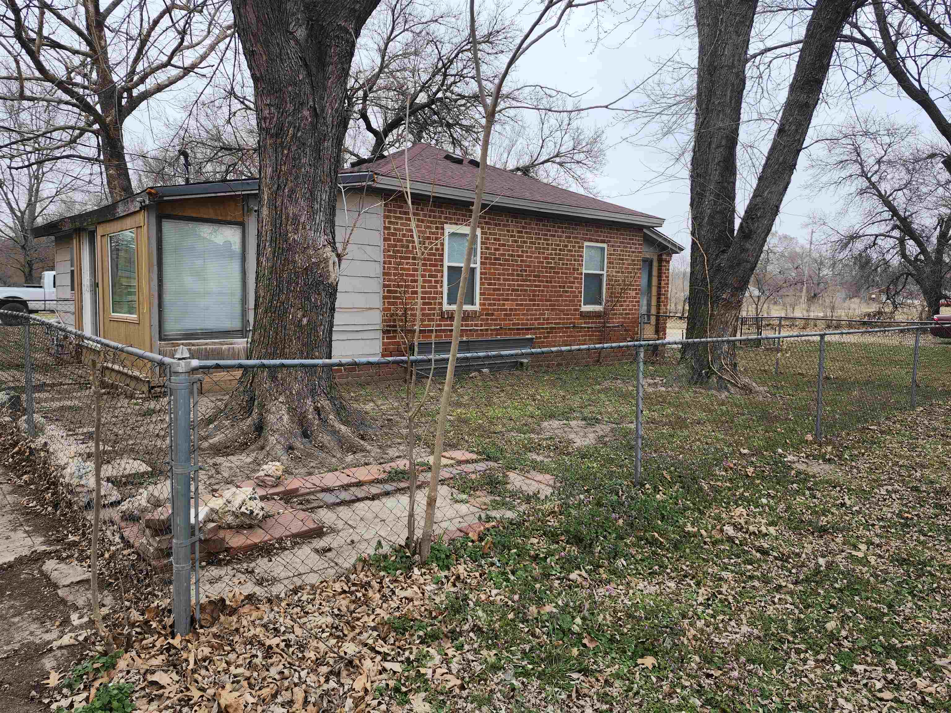 201 S 10th St.