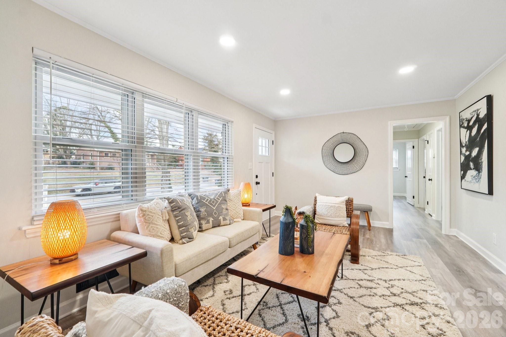 915 Crestmere Street