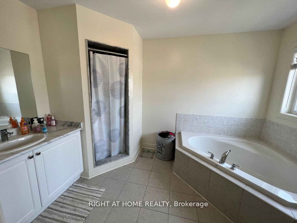 467 N Downes Jackson Hts
