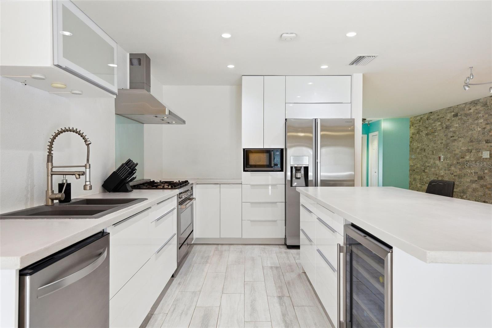 2008 39th Street W