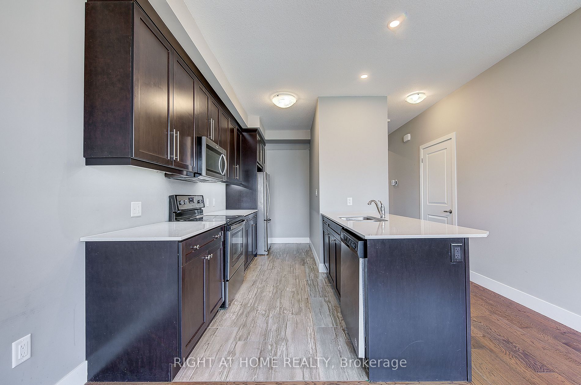 1960 E Dalmagarry Rd 202