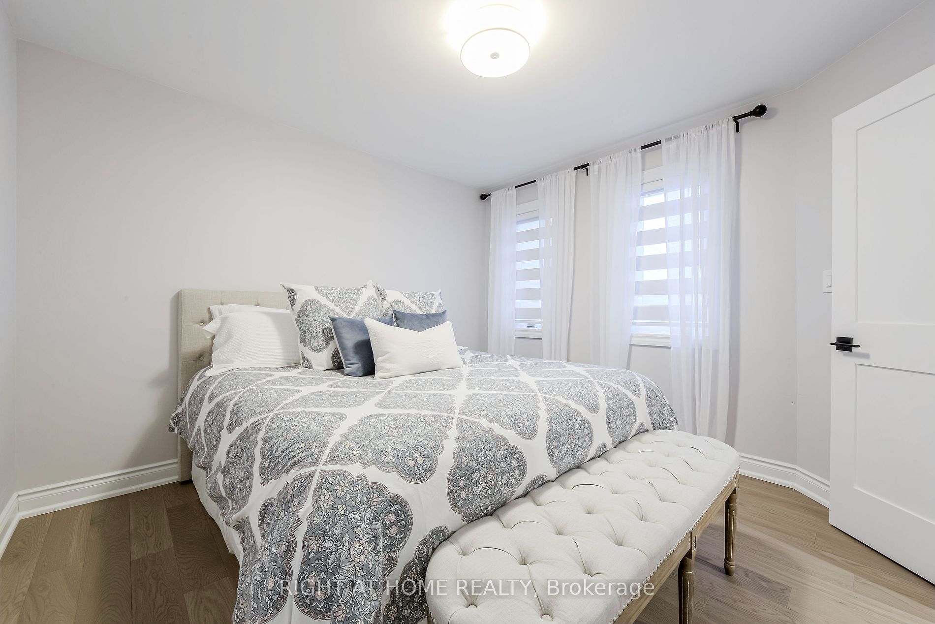 10 Little Rouge Circ