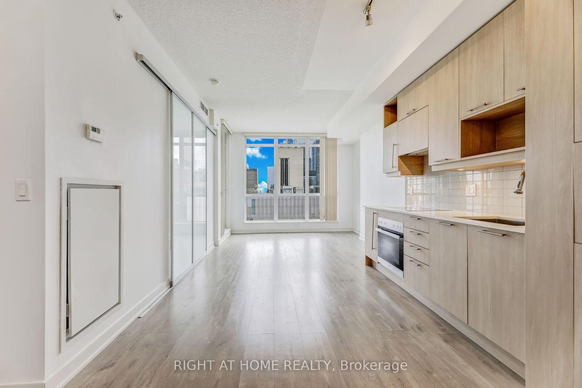 199 W Richmond St 2303