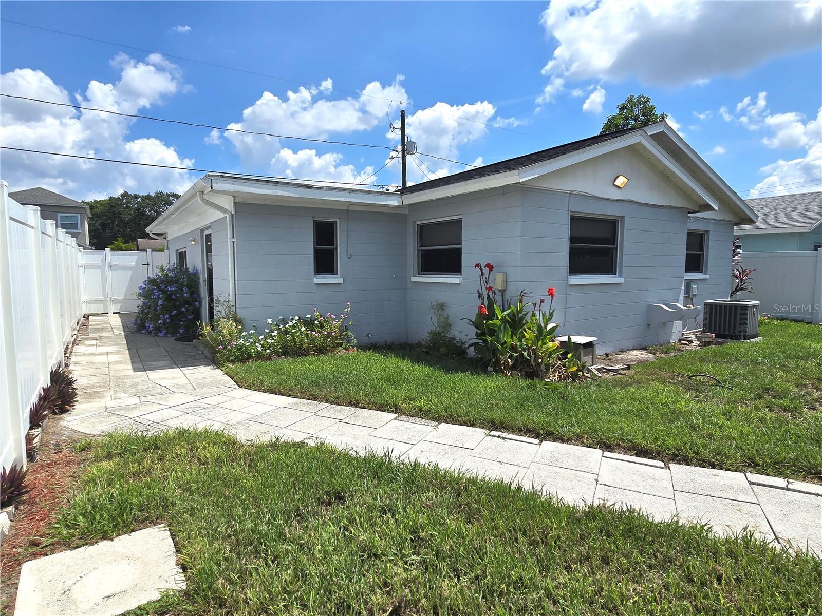 3312 W Saint Conrad Street