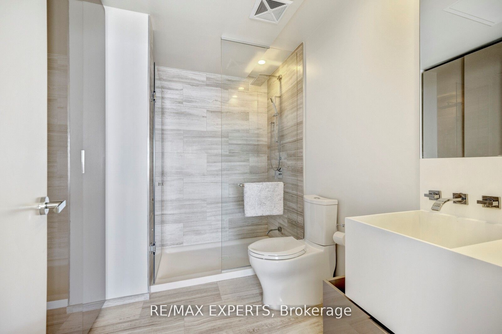 1 Bloor St 7003
