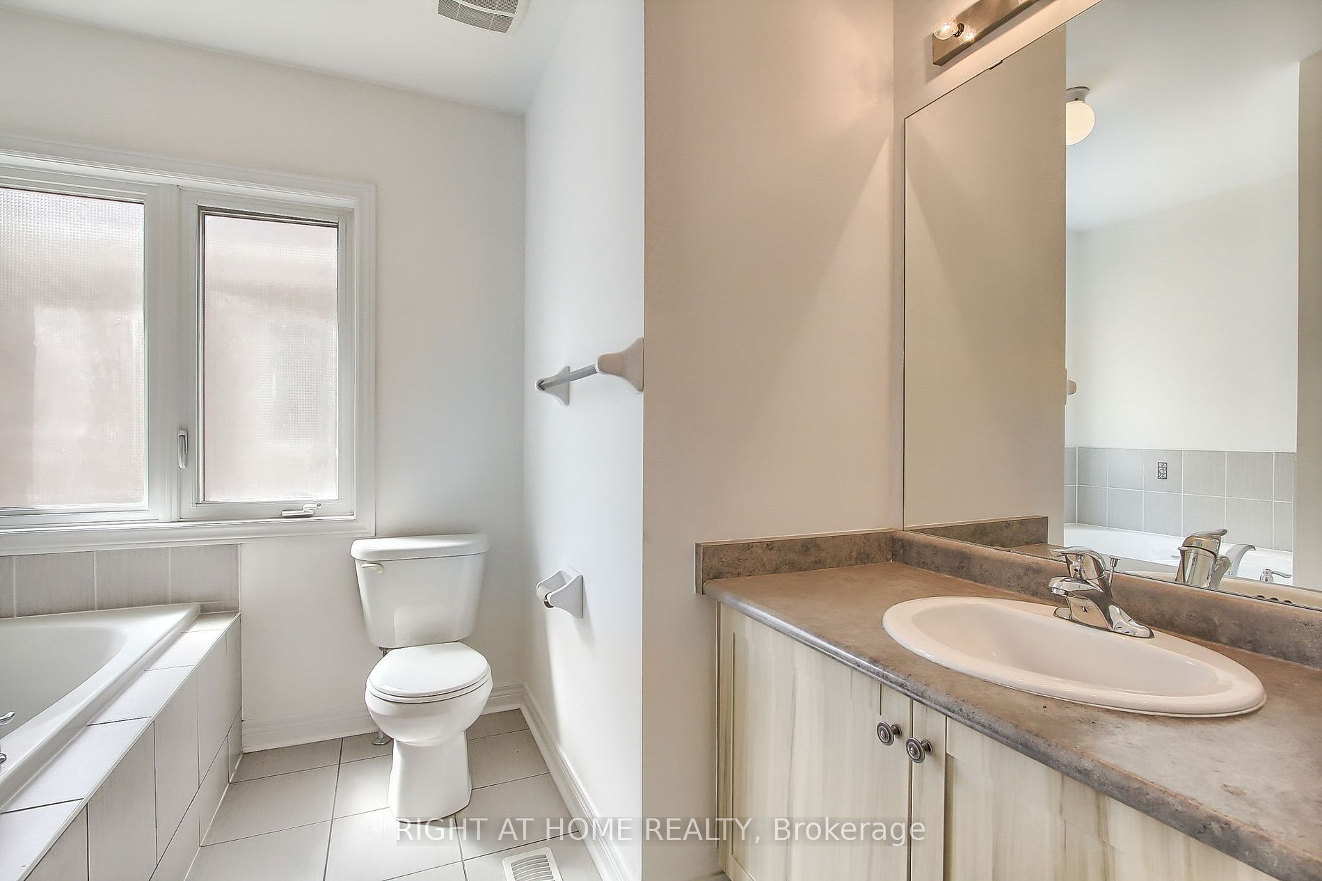 63 Paper Mills Cres